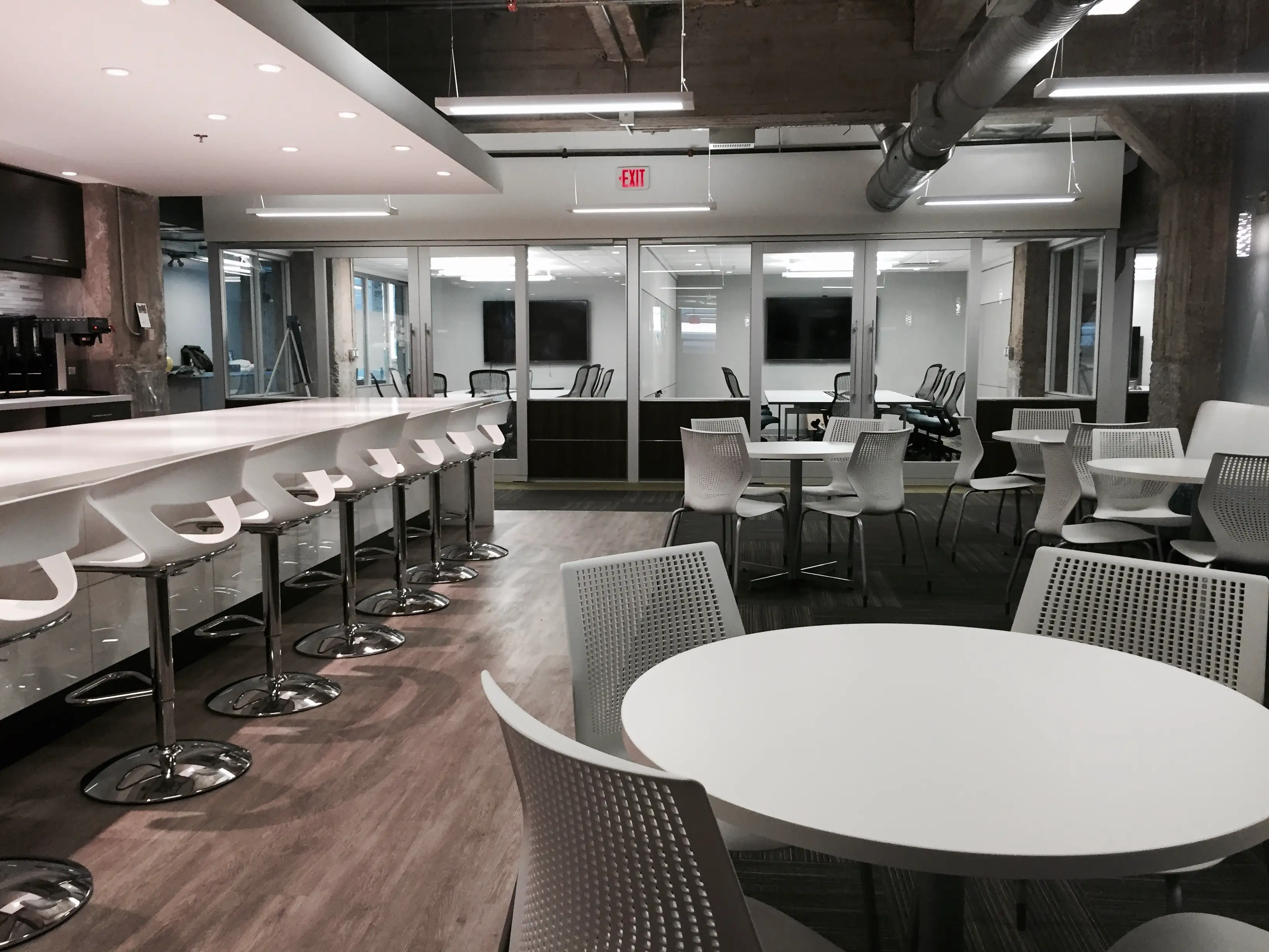 Pilkington — Cafe bar and glass offices