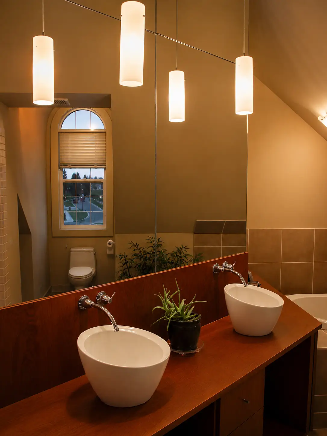 Garrison Square — Primary ensuite